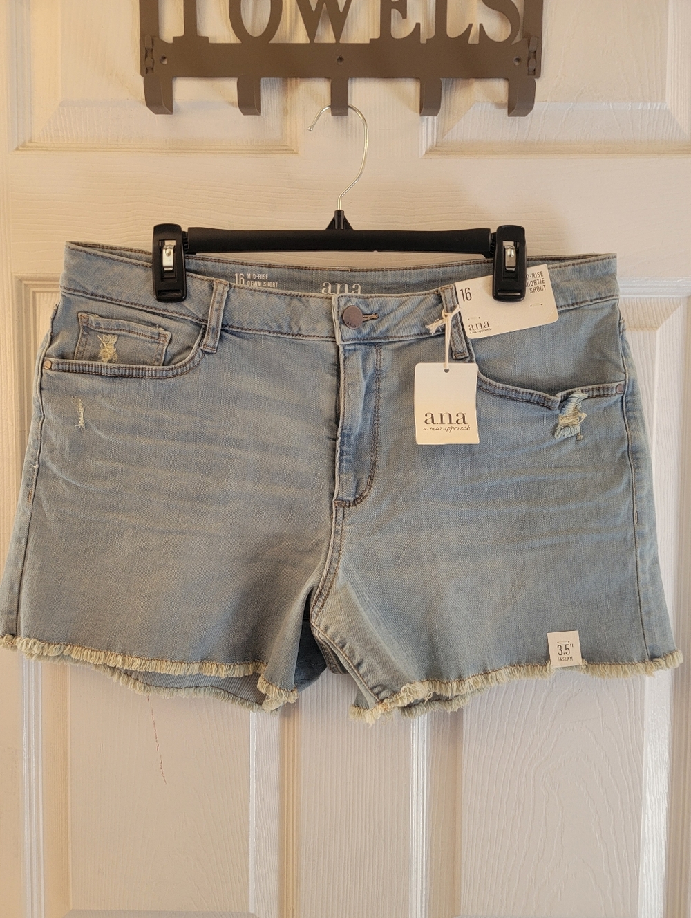 SALE!! a.n.a Women’s Shorts